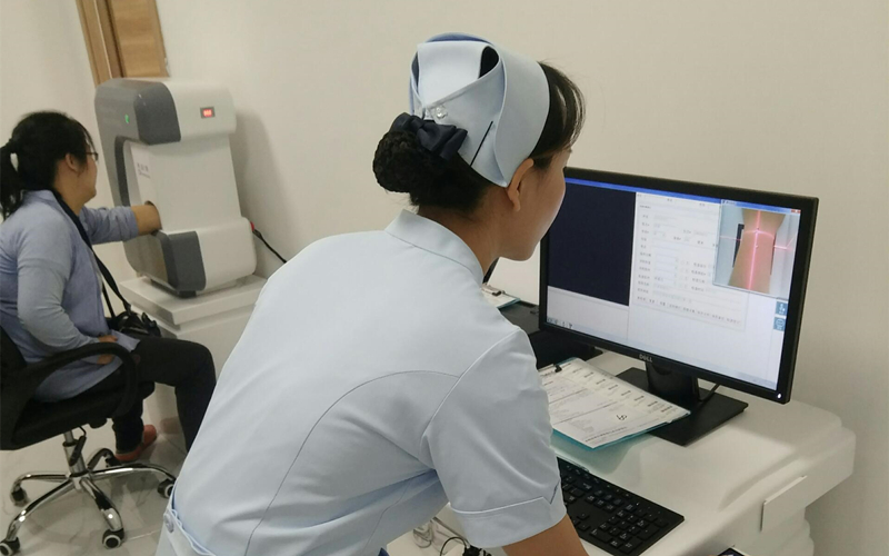 操作醫(yī)生免受任何照射劑量，保證操作醫(yī)生長期操作安全